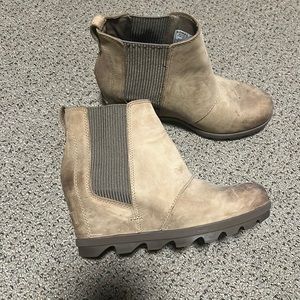 Like new Joan Of Arctic wedge in the color Khaki.